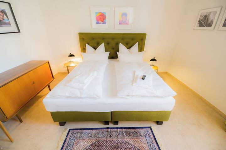 Room 43 of 122
