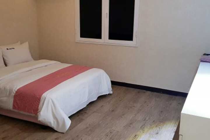 Room 12 of 47