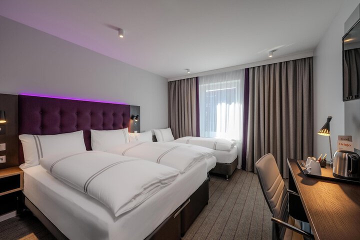 Room 42 of 79