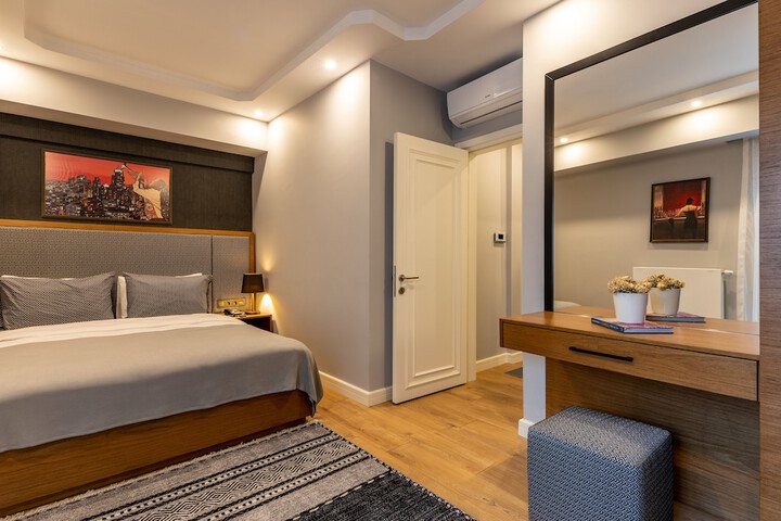 Room 5 of 52