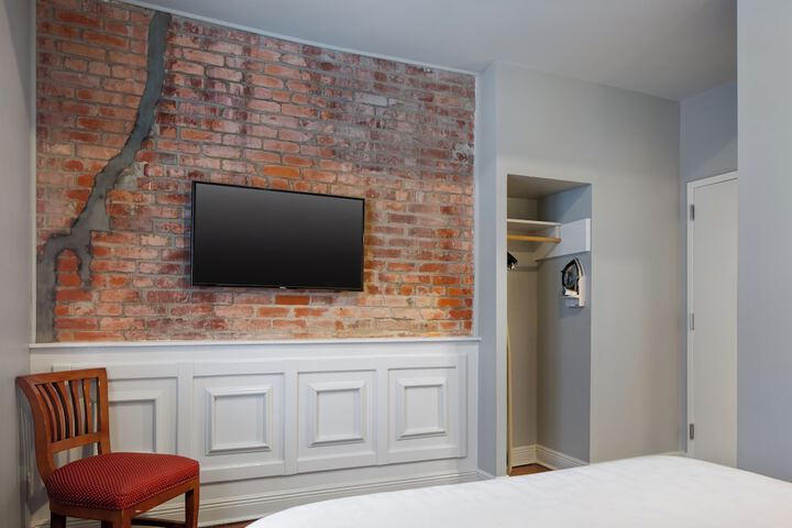 Room 13 of 28