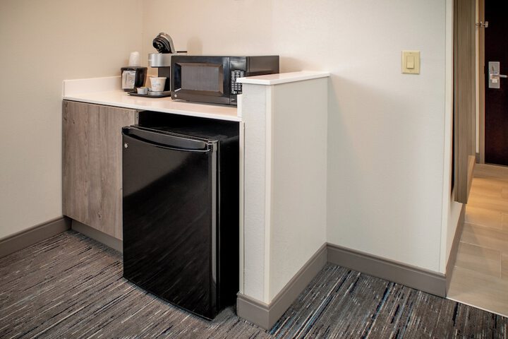 1 King Standard Refrigerator (11 of 18)