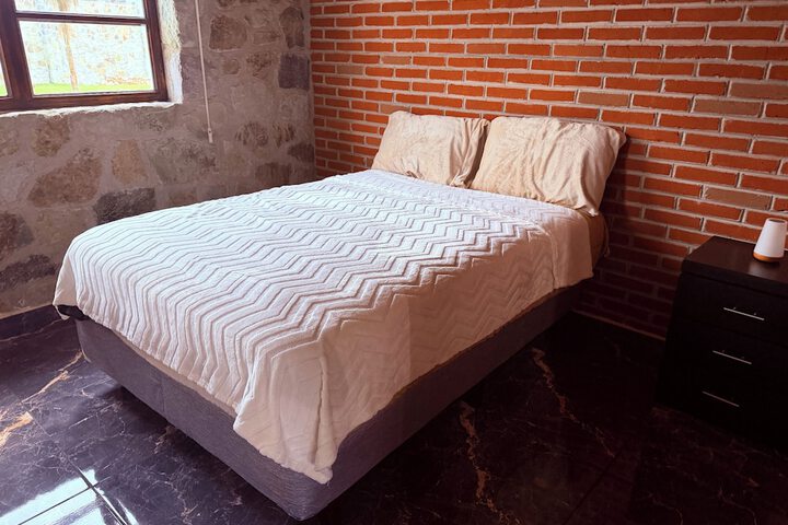 Room 4 of 52