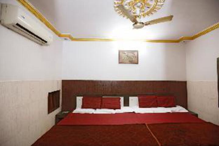 Room 8 of 38