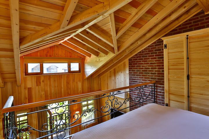 Room 10 of 74