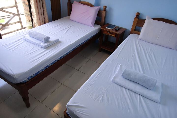 Room 13 of 40