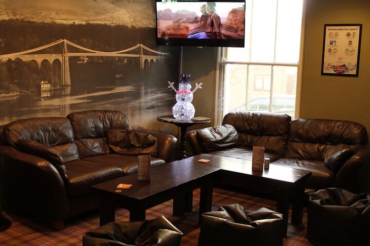 Lounge 40 of 45