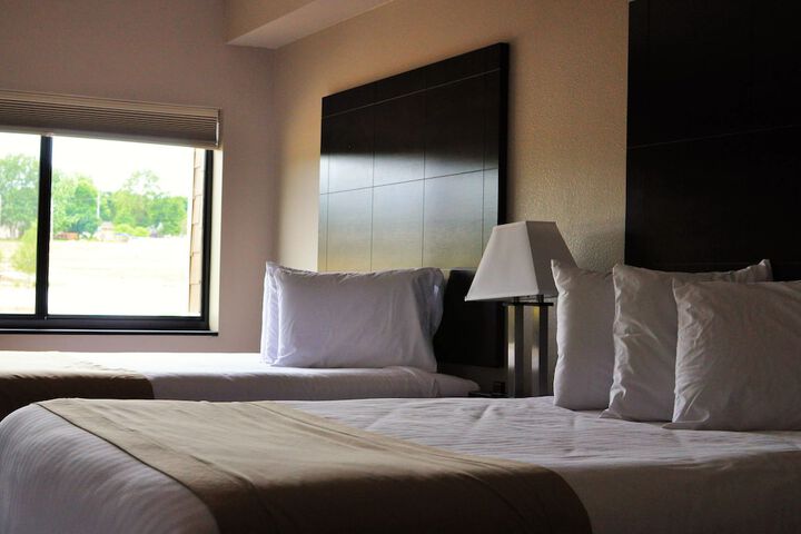 2 Queen Beds (4 of 10)