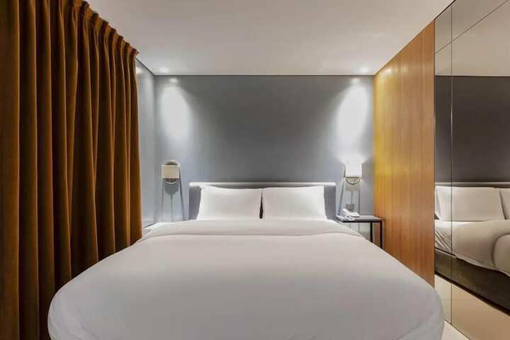 Room 11 of 36