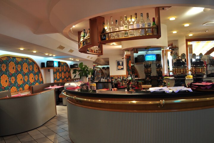 Lounge 45 of 49