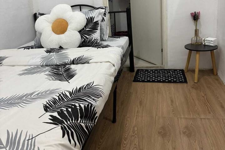 Room 13 of 27