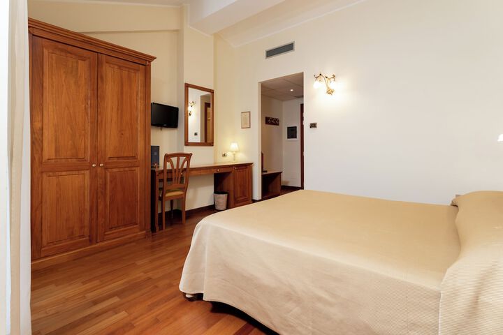 Room 18 of 121