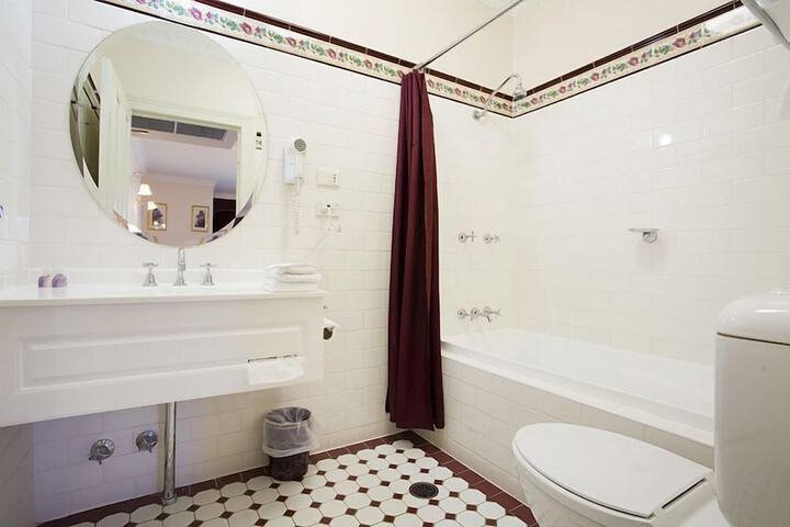 Room 26 of 42