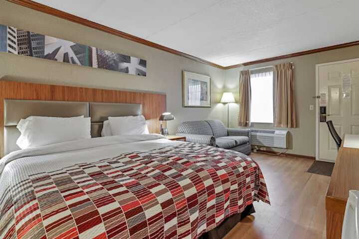 1 King Bed (10 of 14)