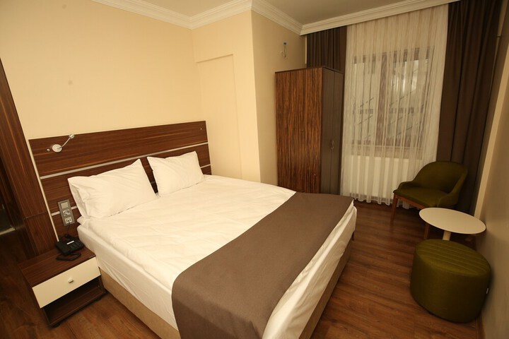 Room 16 of 37