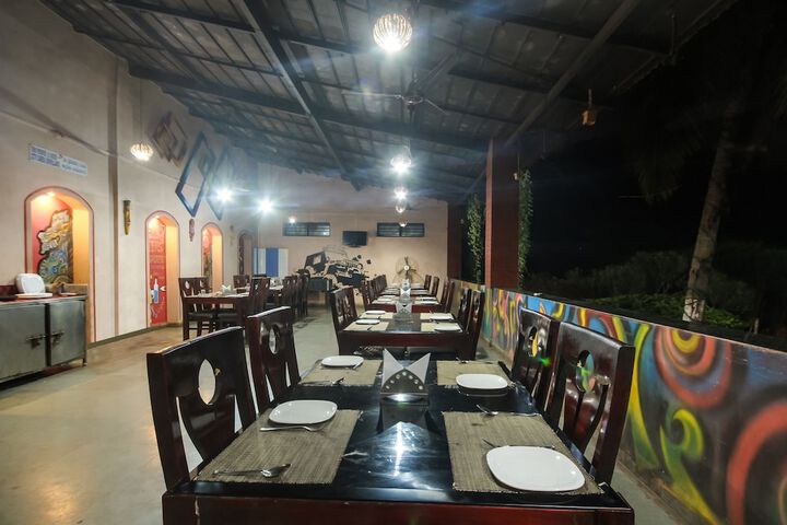 Dining 6 of 21