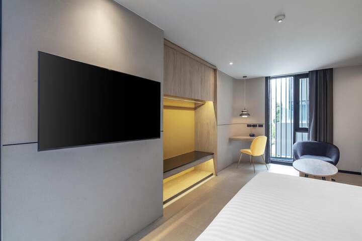 Room 25 of 59