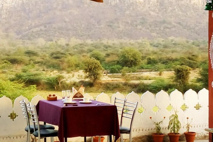 Dining 6 of 13