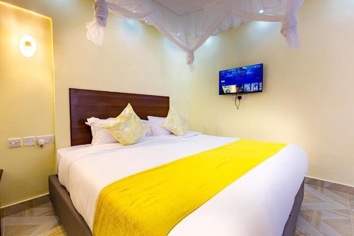 Room 12 of 18