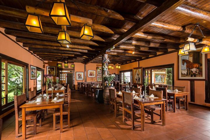 Dining 11 of 12