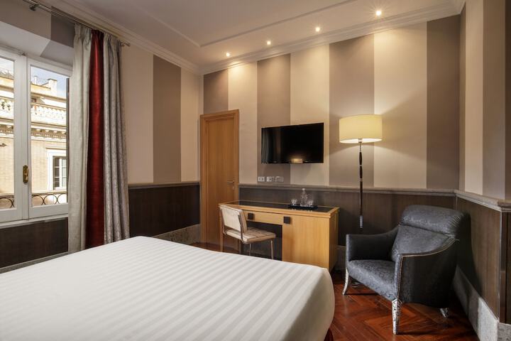 Room 33 of 95