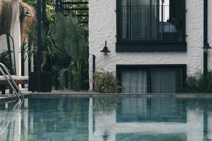 Pool 84 of 201