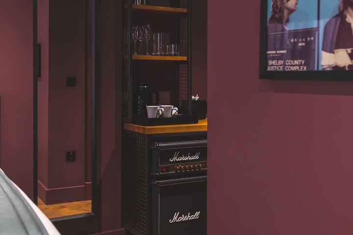 Room 13 of 36