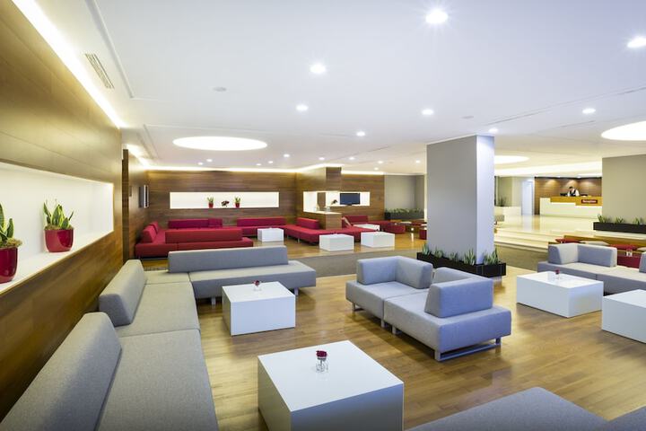 Entrance & Lobby
