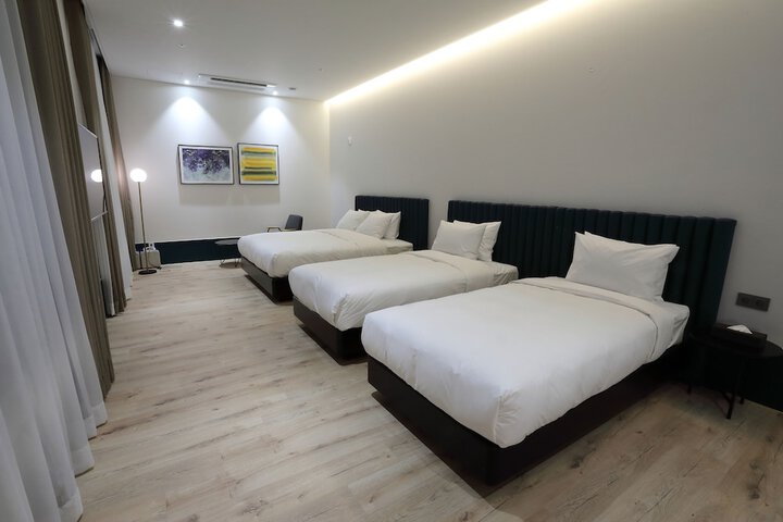 Room 9 of 14