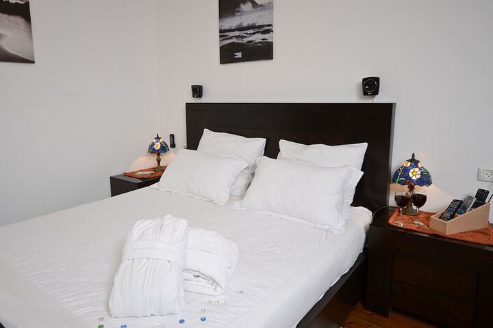 Room 5 of 110