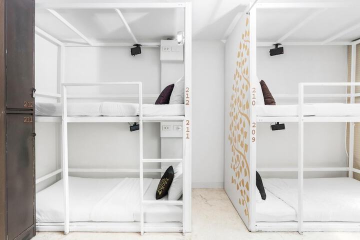Room 10 of 51