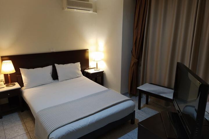 Room 16 of 41