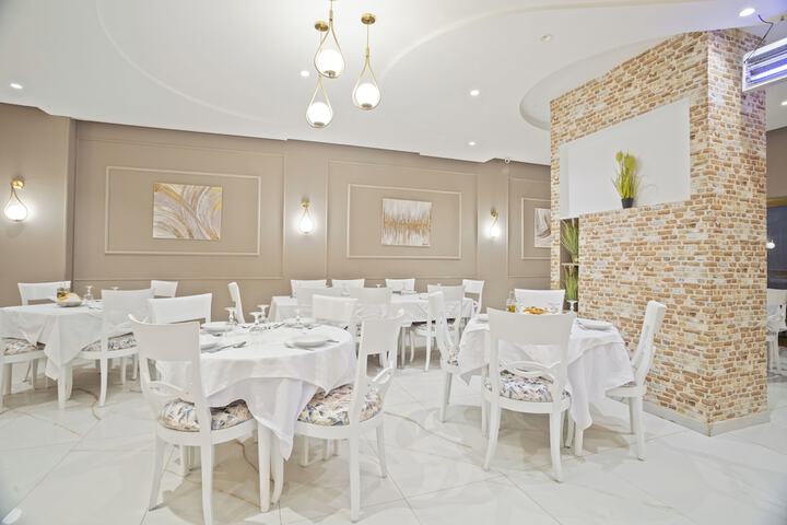 Dining 46 of 62