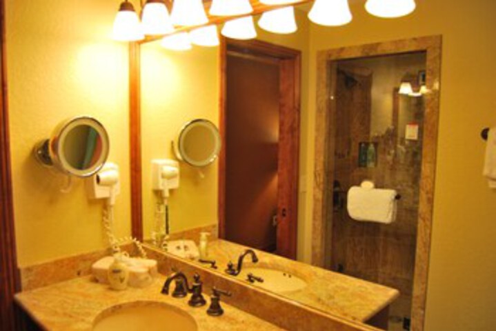 Room 3 of 7
