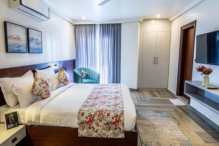Room 5 of 42