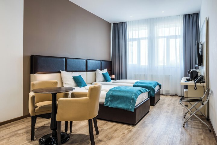 Room 16 of 34