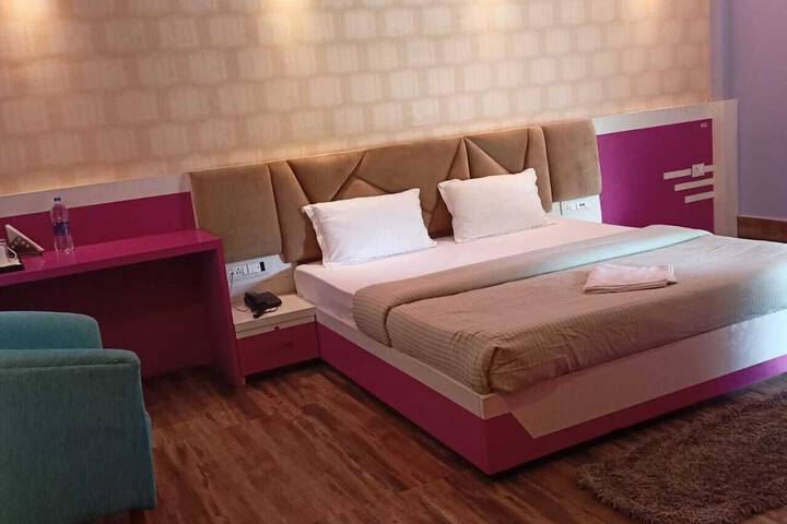 Room 7 of 34