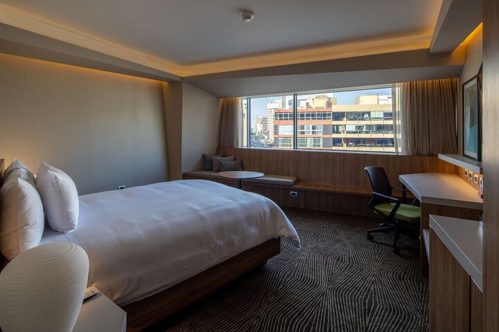 Room 9 of 77
