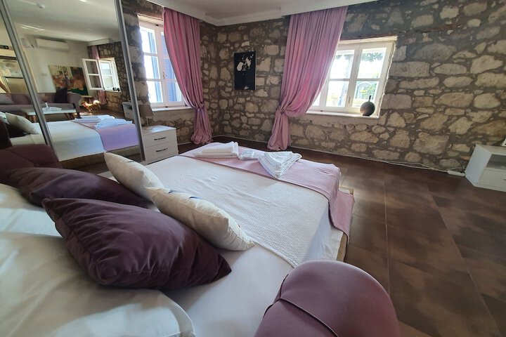 Room 2 of 30