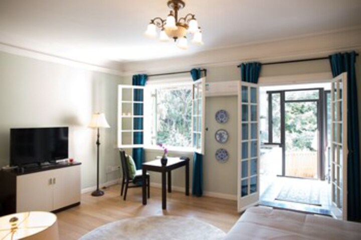 Room 6 of 25