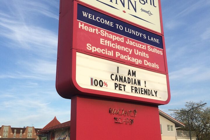 Candlelight Inn in Niagara Falls, ON