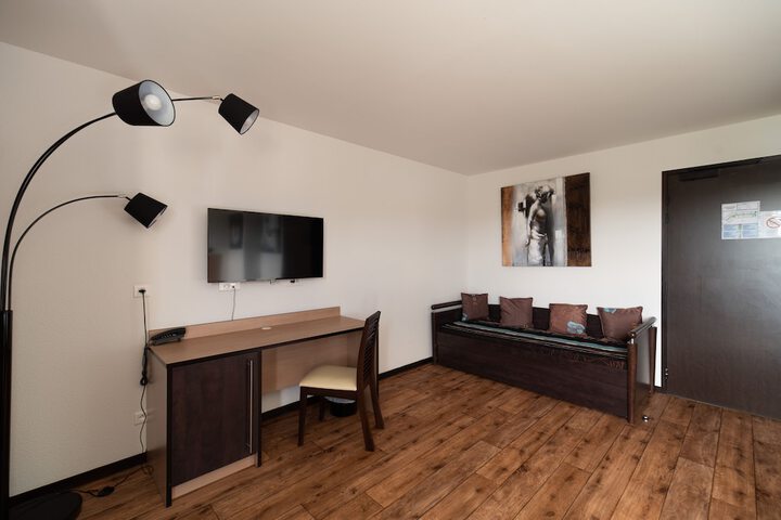 Room 15 of 50