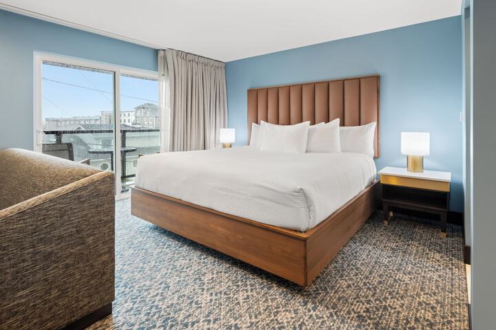 Room 104 of 220