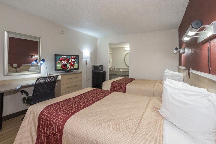 Deluxe 2 Queen Beds (1 of 9)