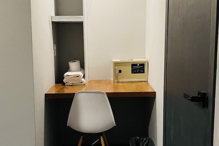 Room 9 of 21