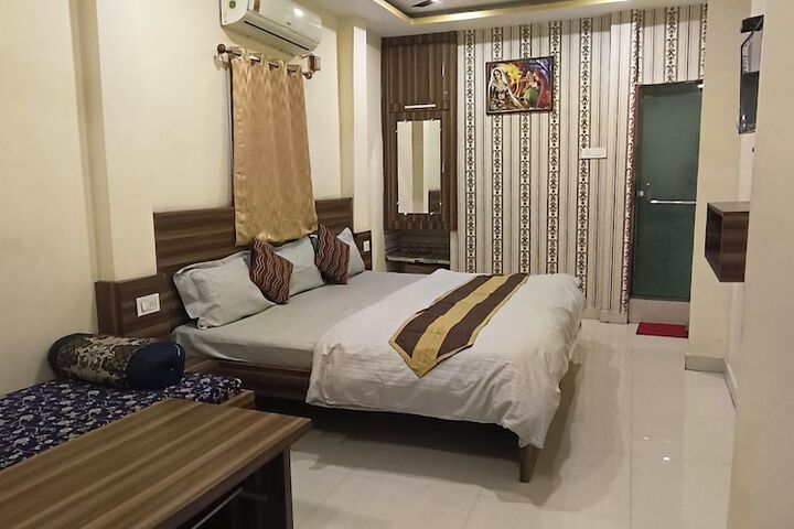 Room 6 of 19