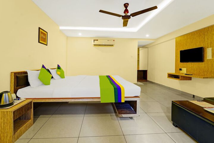 Room 15 of 34