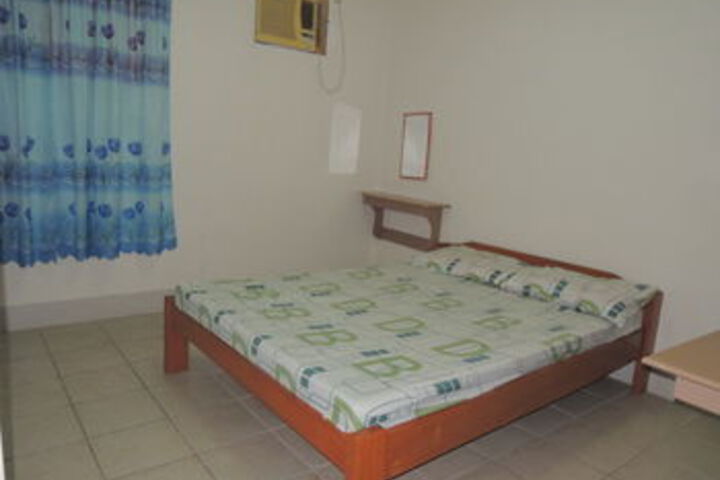 Room 5 of 9