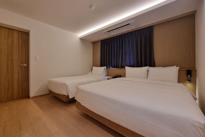 Room 19 of 59