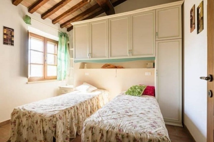 Room 6 of 32